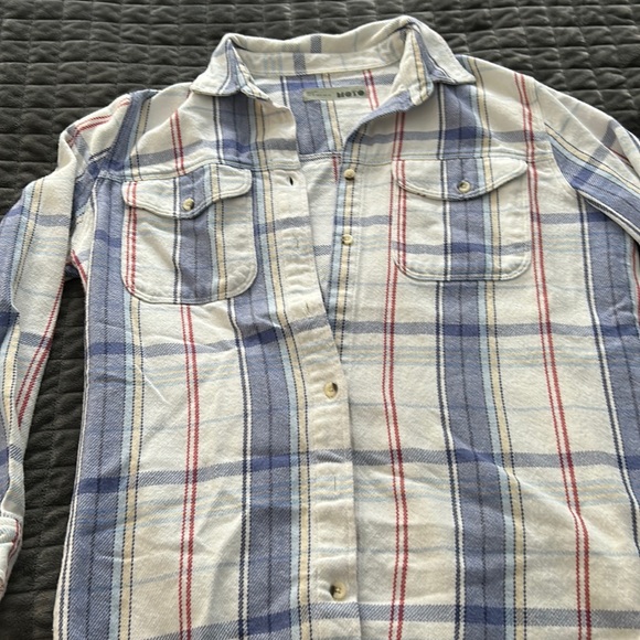 Plaid long sleeve, super comfortable! 4th button missing (see photo) - Picture 2 of 4